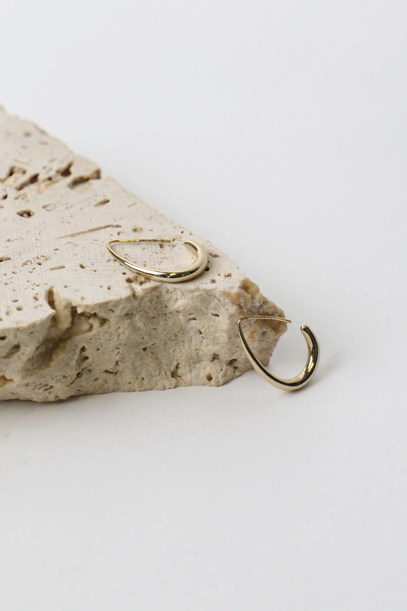9ct Minimalist Hoop Earrings - Image 4