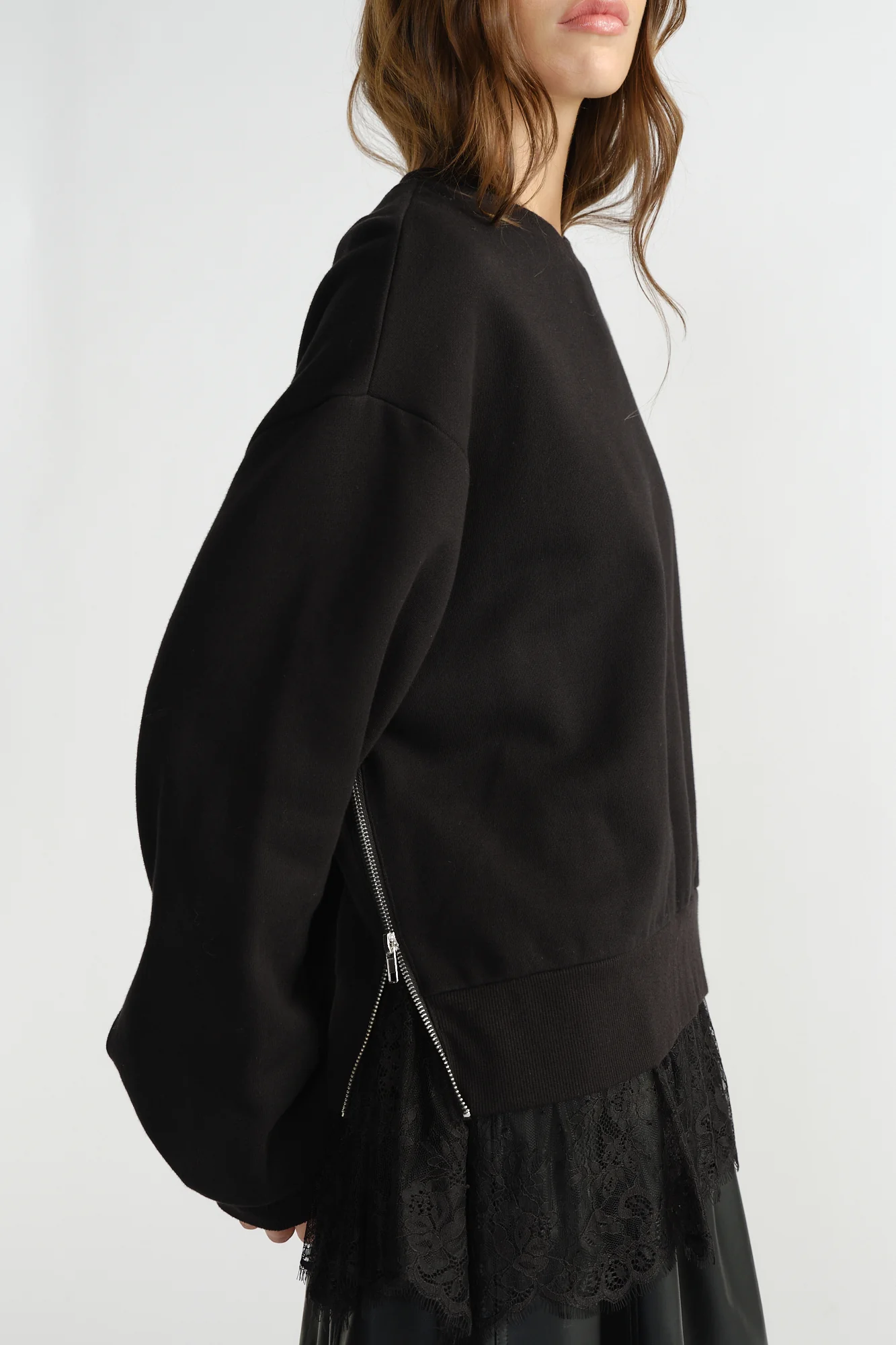 D-Luxe Lace Sweatshirt - Image 2