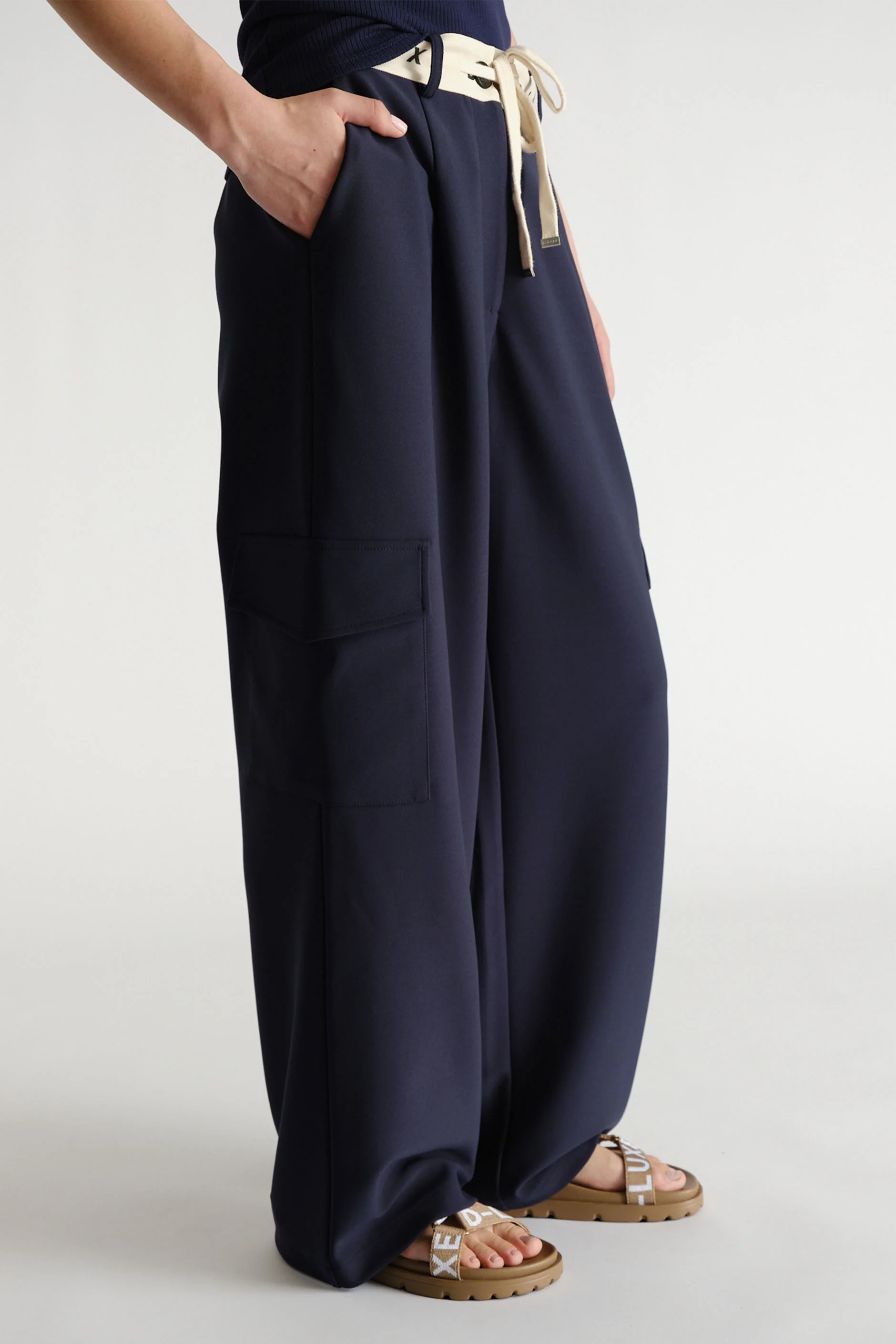 D-Luxe Logo Waistband Pant - Image 3