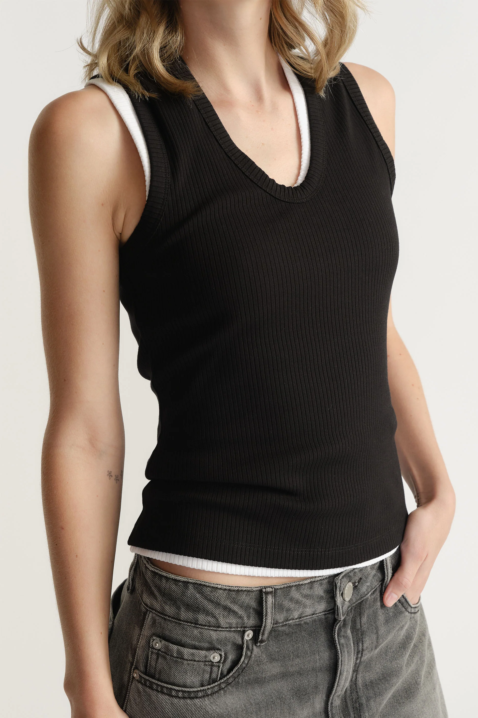 D-Luxe Ribbed Scoop Tank - Image 2