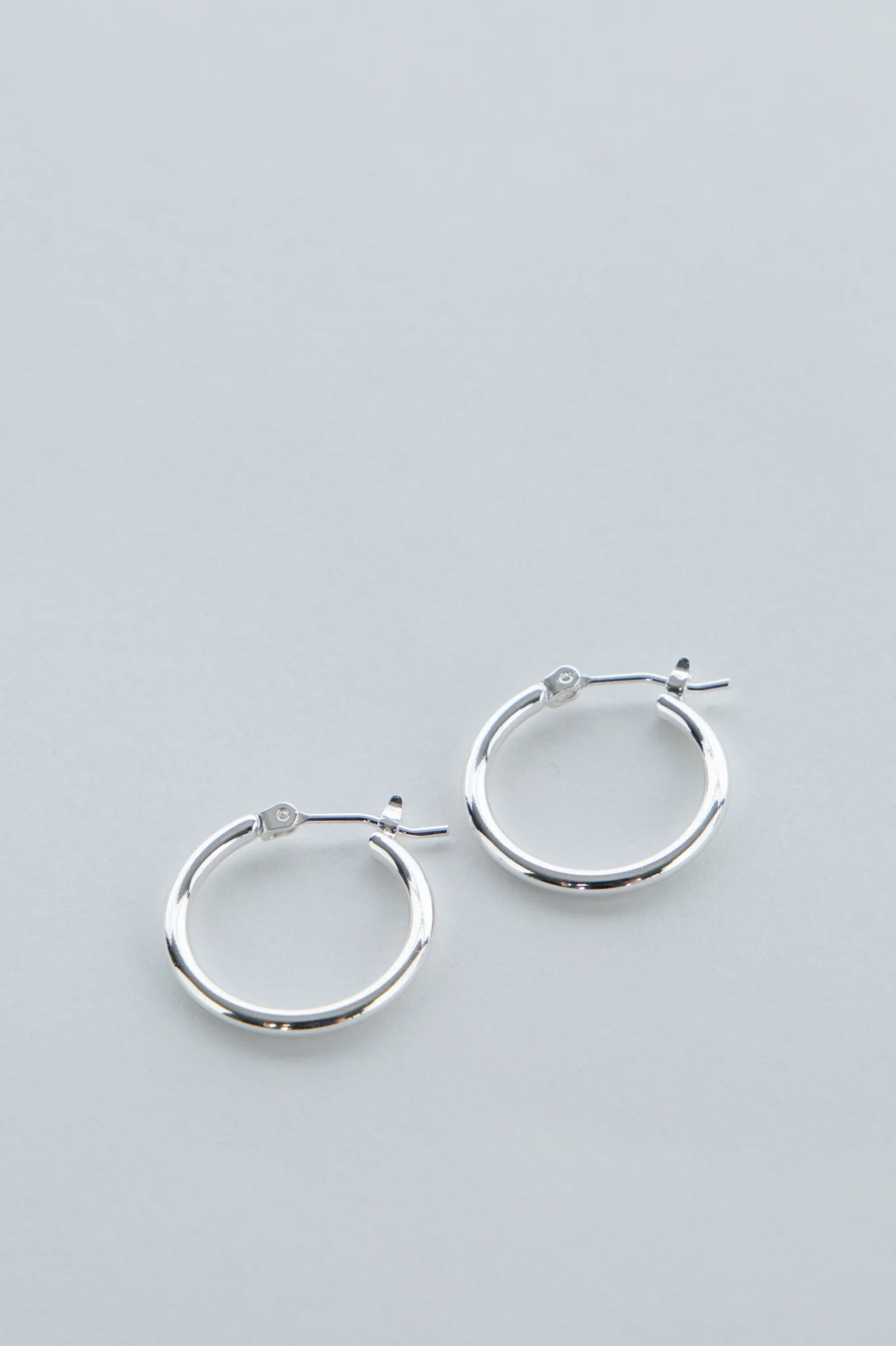 Girls 9ct Basic Hoop Earrings - Image 2