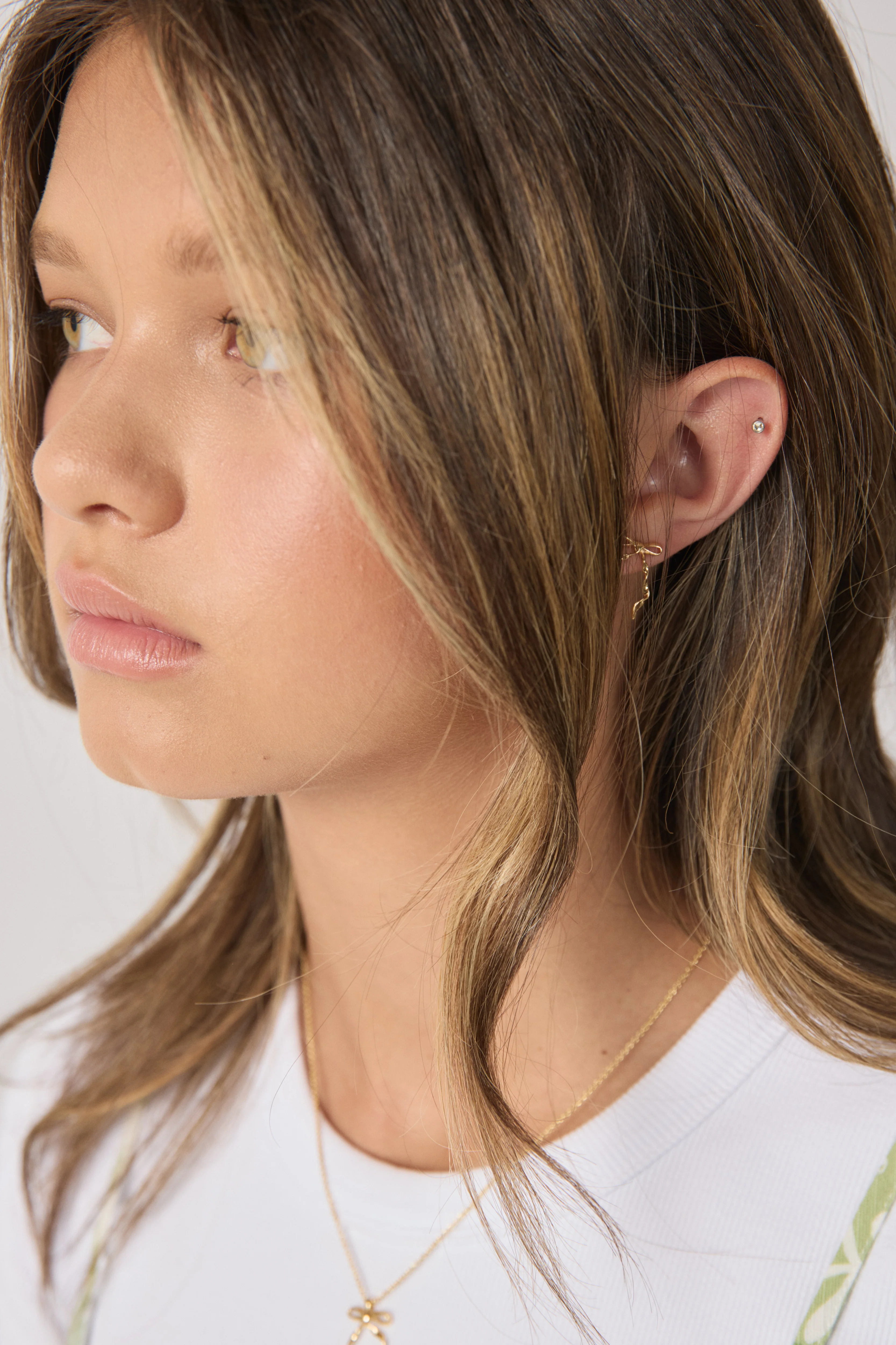 Girls 9ct Bow Stud Earrings - Image 2