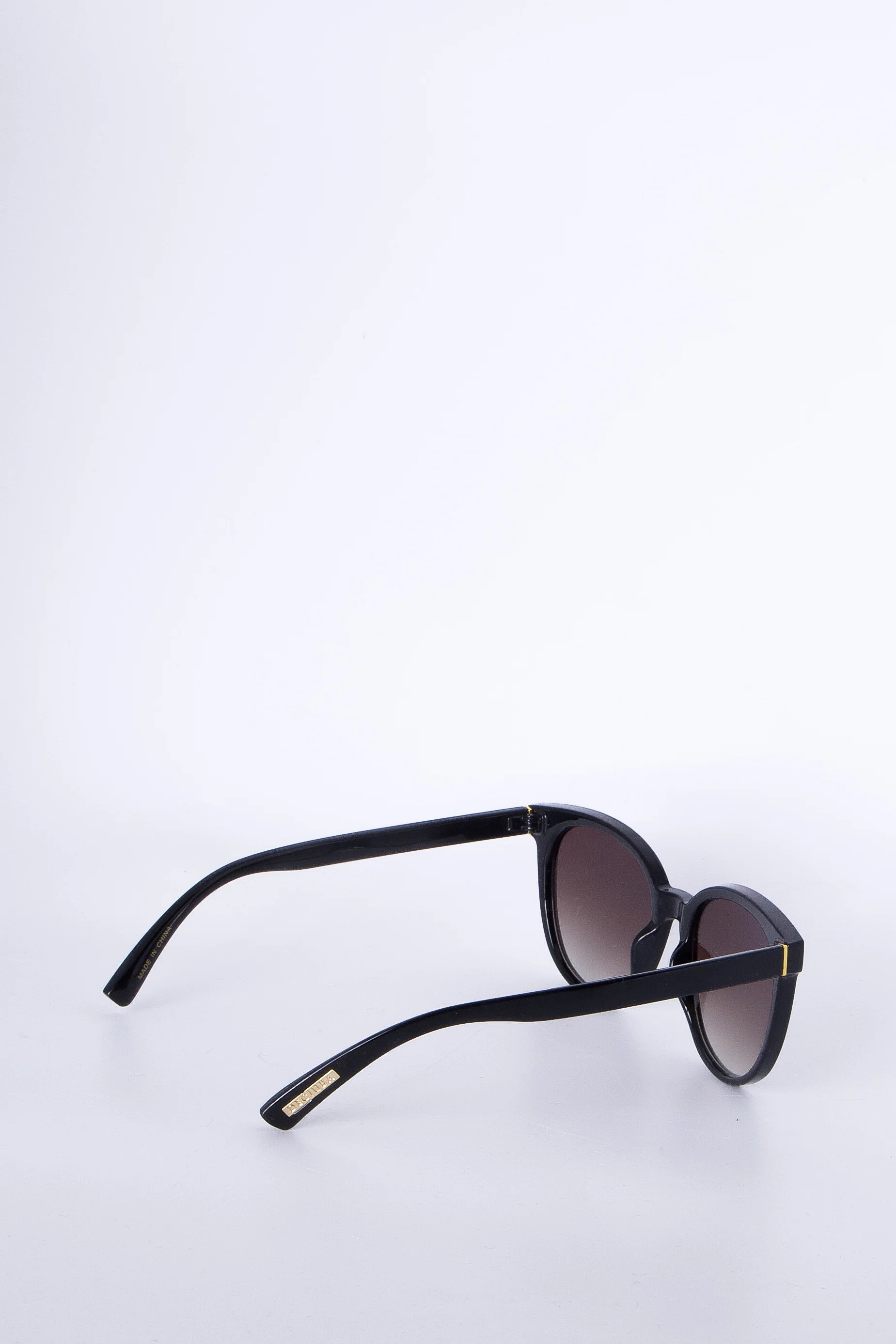 Round Sunglasses - Image 4