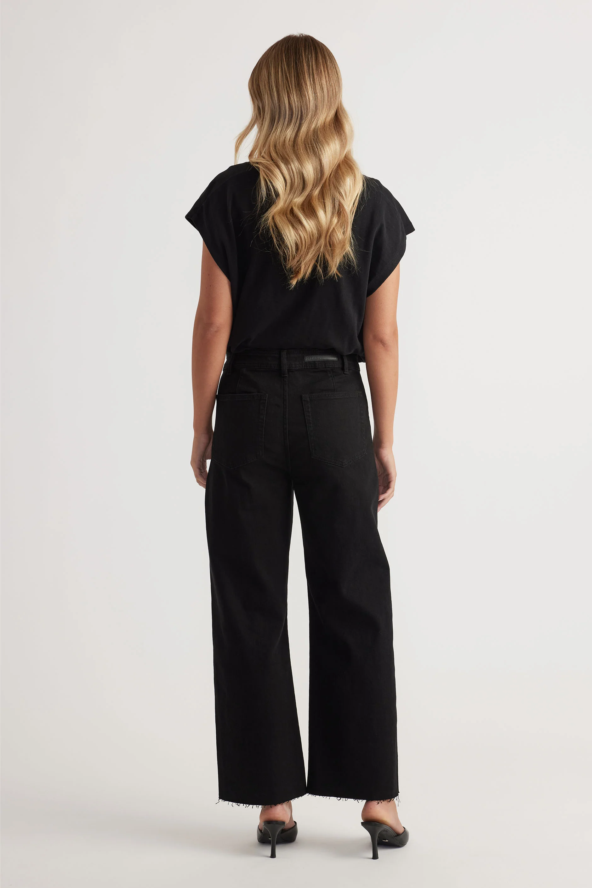 Shay Slub V Neck Tee - Image 3